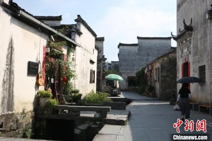 西递村村中风貌 刘浩 摄