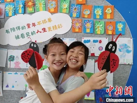图为儿童在项目站点玩耍。　贵州省民政厅供图