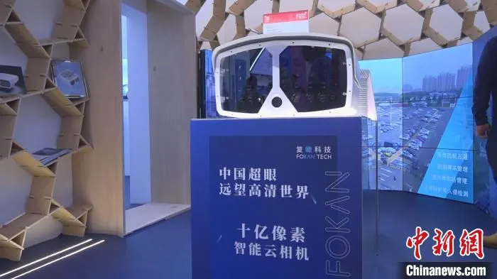 十亿级像素云相机。　康玉湛 摄