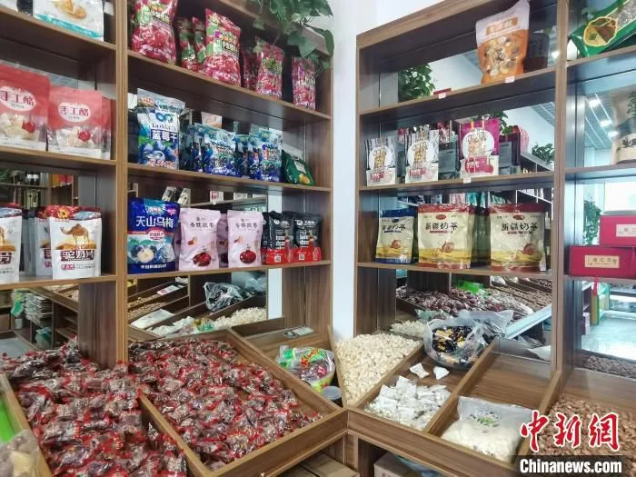 “十城百店”农产品运营销售服务展示中心分店。　金援疆 摄