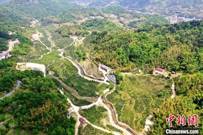 航拍岳西县包家乡石佛村。储翔 摄