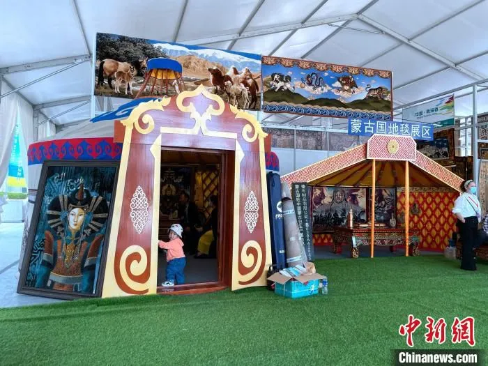 图为蒙古国地毯展区。　孙睿 摄