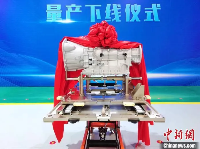 中国首款自主商用纵置8AT，2月25日在潍坊量产下线。　姚建朋 摄
