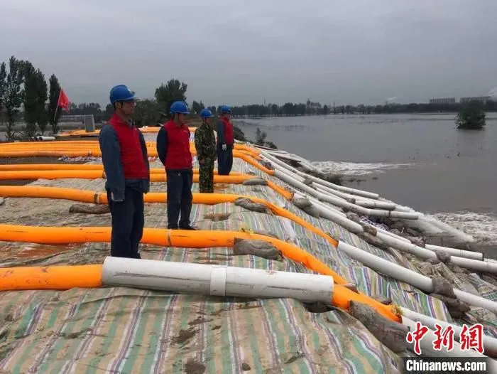 那么多水泵一起轰鸣，是王彦明和同事最想听到的声音。　赵春燕 摄
