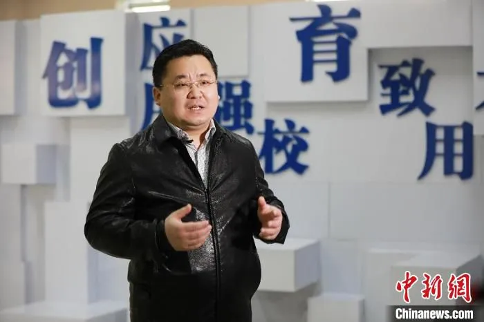 引进的北京大学博士崔积适现任三明学院信息工程学院副院长。　三明学院 供图