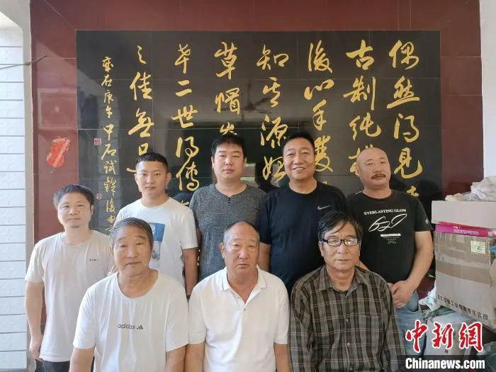 “崔氏毛笔”现有的几位家族传承人。 王天译 摄 “崔氏毛笔”现有的几位家族传承人。 王天译 摄