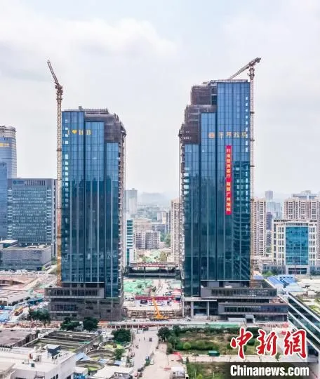华邦-凯旋“玉带环腰”，纵览一江两岸三带 华品先 摄