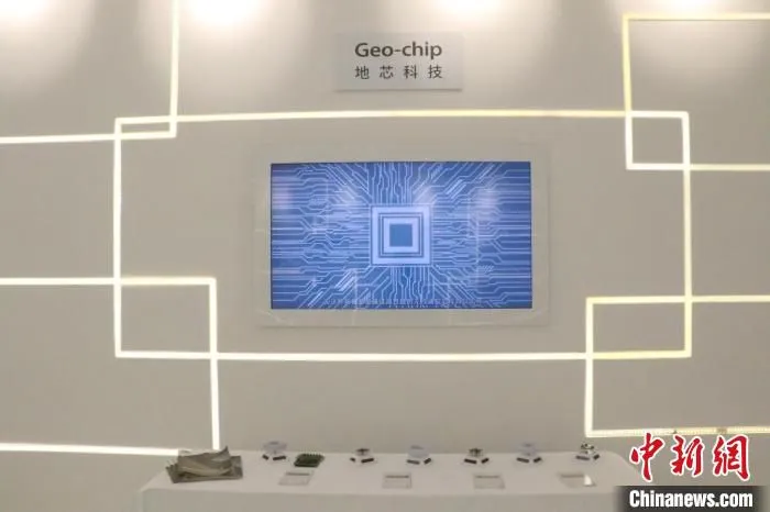 中国(杭州)人工智能小镇的展品。　张雨滴 摄