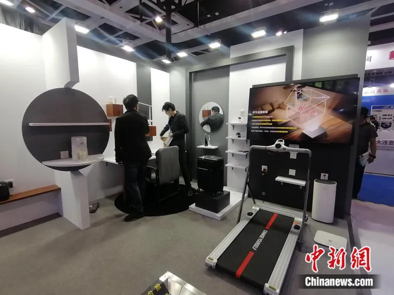 华为展示全屋智能解决方案的样板间。 李晛 摄