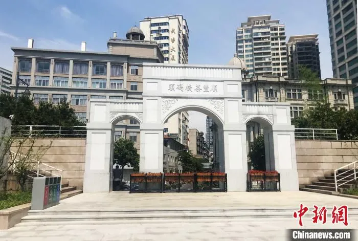 升级改造完成后的武汉汉口江滩兰陵门闸口 张芹 摄