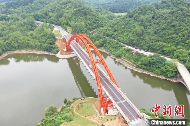花鱼洞大桥全景 贵州桥梁集团供图