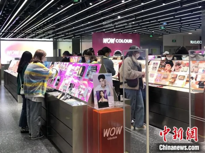 北京市一家以国货美妆为主的美妆集合店。 中新网 左宇坤 摄