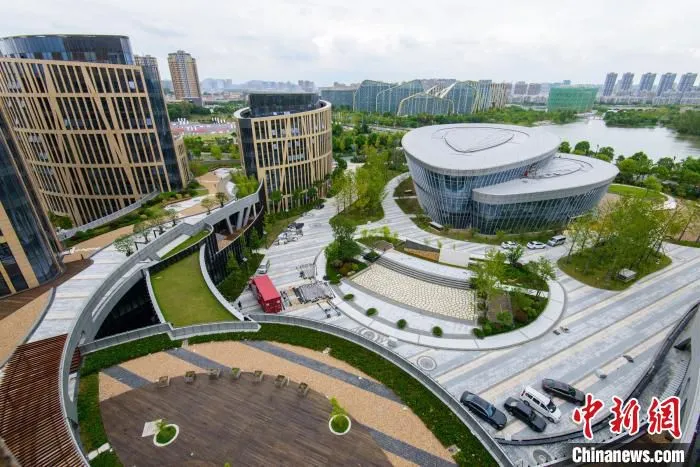 华数数字电视产业园区进行节能改造。　滨江发改局 供图
