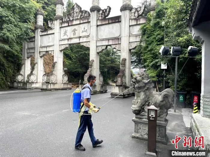 全方位消杀 许海芳 摄