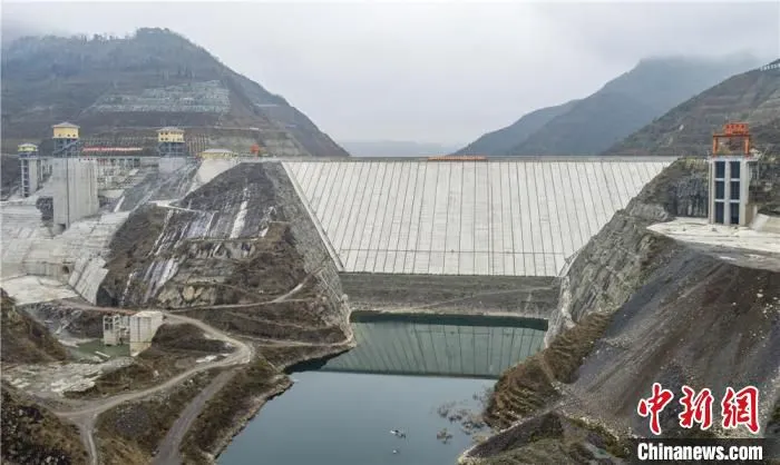 夹岩水利枢纽及黔西北供水工程下闸蓄水现场。　路建 　摄