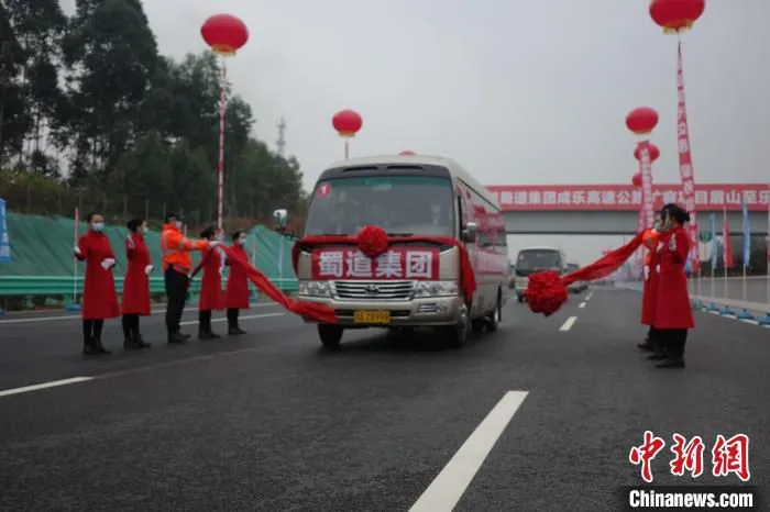 图为通车现场。　王鹏 摄