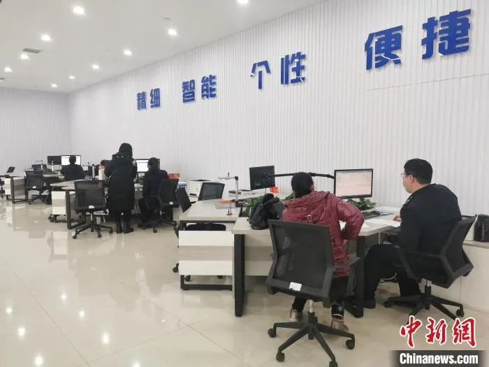 目前，山西税务部门实现80%以上税费事项一次办结。　高瑞峰 摄
