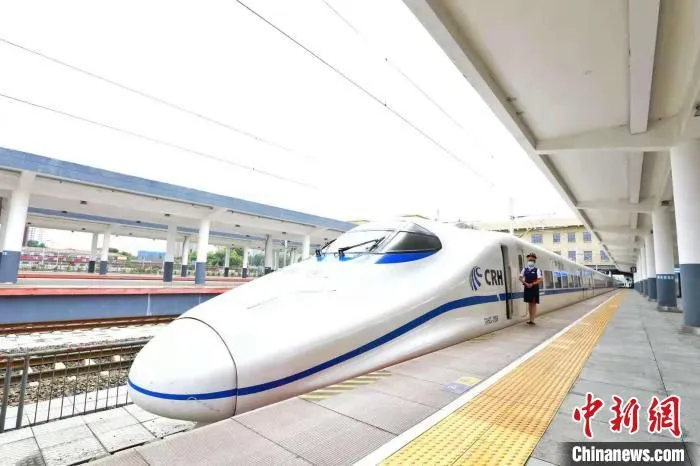 新建牡佳高铁综合检测列车。　哈铁提供