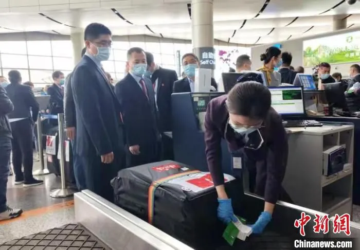 五一假期，太原机场运营92条客运航线。　邰冠宇 摄