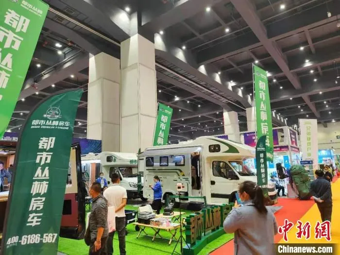 图为第27届郑州全国商品交易会展览现场。　杨大勇 摄