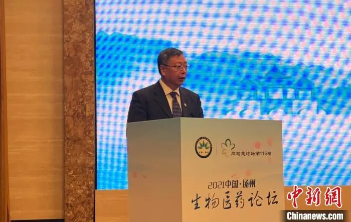 孙咸泽表示，生物医药作为与人民健康紧密相关的产业，高质量发展需求尤为迫切。　崔佳明 摄