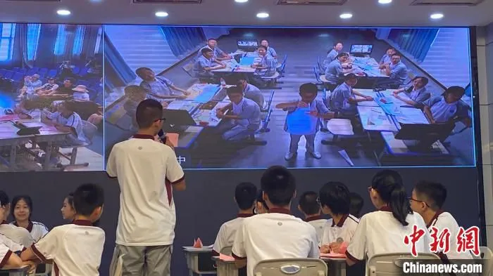 “折向未来”数学高阶思维拓展实验课 钱晨菲 摄