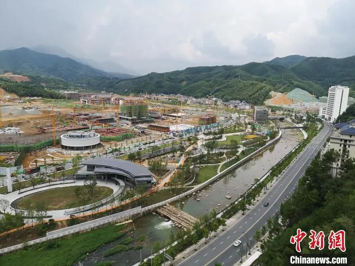 建设之中的遂昌城区 范宇斌 摄