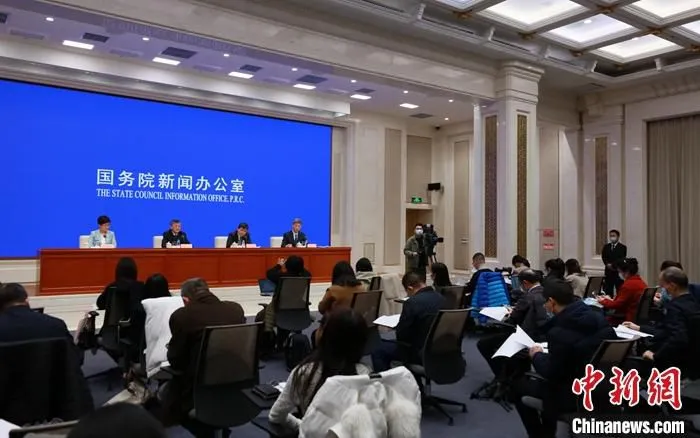 12月22日，中国国务院新闻办公室在北京举行新闻发布会，水利部副部长魏山忠、水利部水资源管理司司长杨得瑞、水利部河湖管理司负责人陈大勇介绍全面推行河湖长制五周年有关情况，并答记者问。 中新社记者 杨可佳 摄