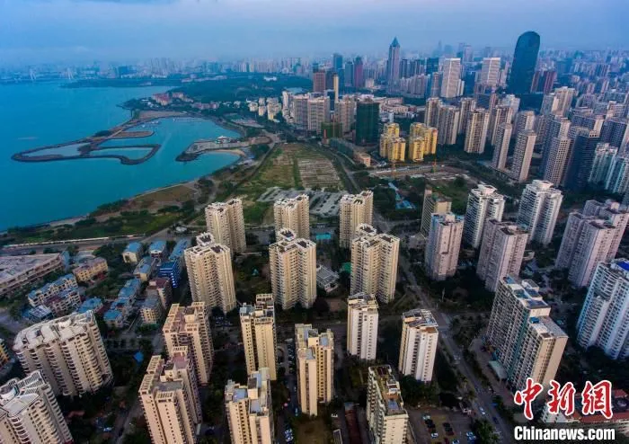 图为航拍海口市区商品住房。　骆云飞　摄

