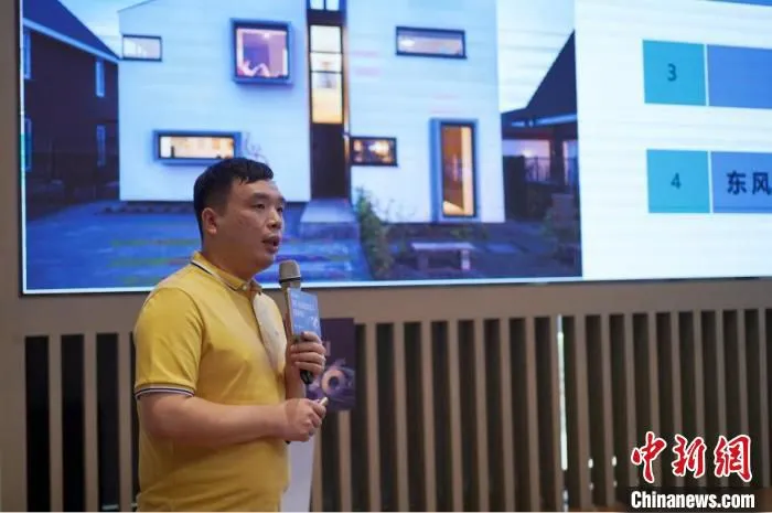 王东分享灵活就业故事。　马佳欣 摄