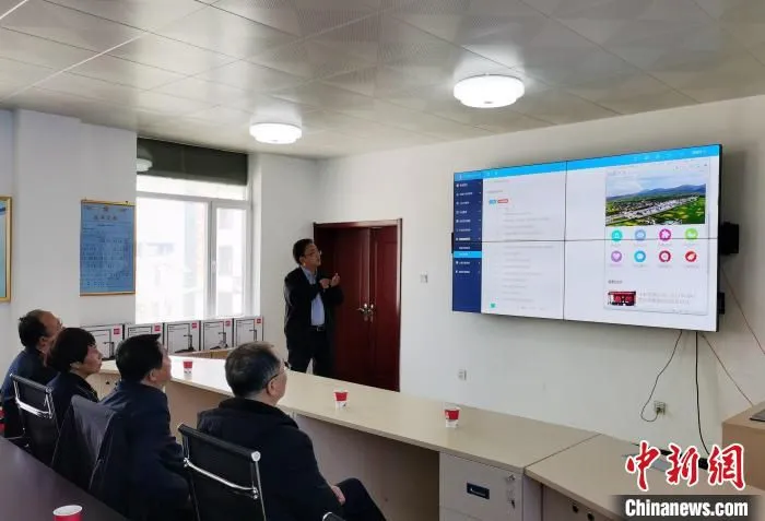 图为“马上帮”大数据综合服务平台功能展示。　张添福 摄