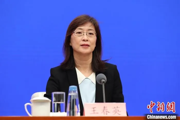 10月22日，中国国务院新闻办公室在北京举行新闻发布会，国家外汇管理局副局长、新闻发言人王春英介绍2021年前三季度外汇收支数据，并答记者问。 中新社记者 杨可佳 摄