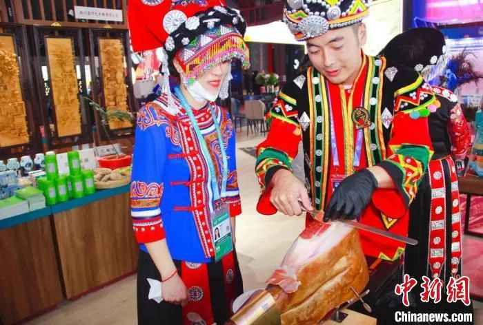 图为进博会云南展区。　李菊 摄