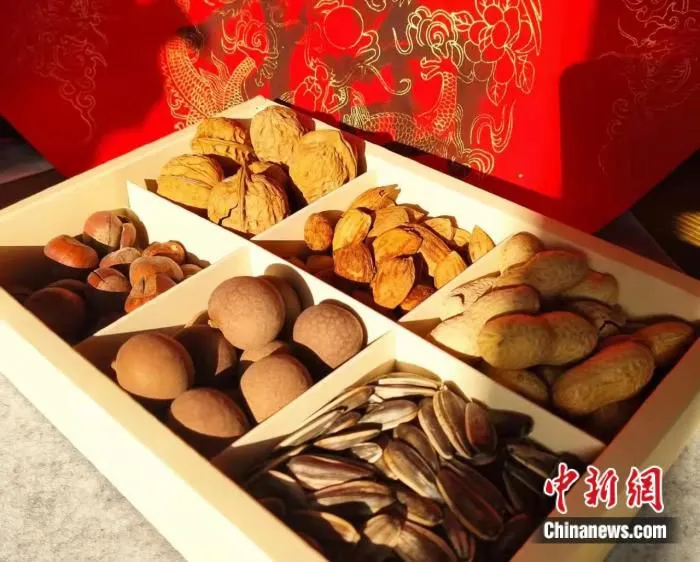 年货干果礼盒。受访者供图