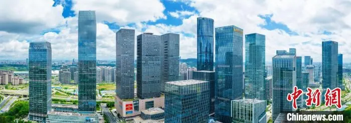 中国(广西)自由贸易试验区南宁片区高楼林立(资料图)。　江威颖 摄