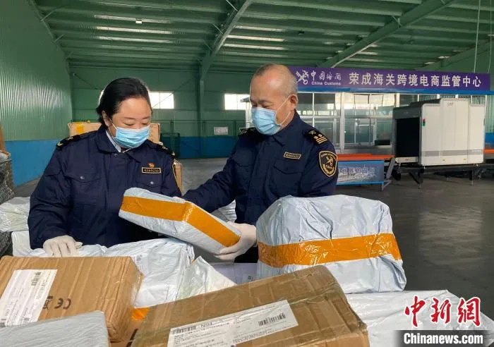 中国电子产品乘海上班轮走红韩国市场。　刘玉薇 摄