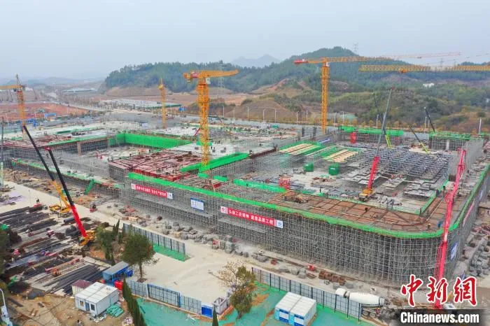 图为建设中的景德镇国际陶瓷博览中心。　张超 摄