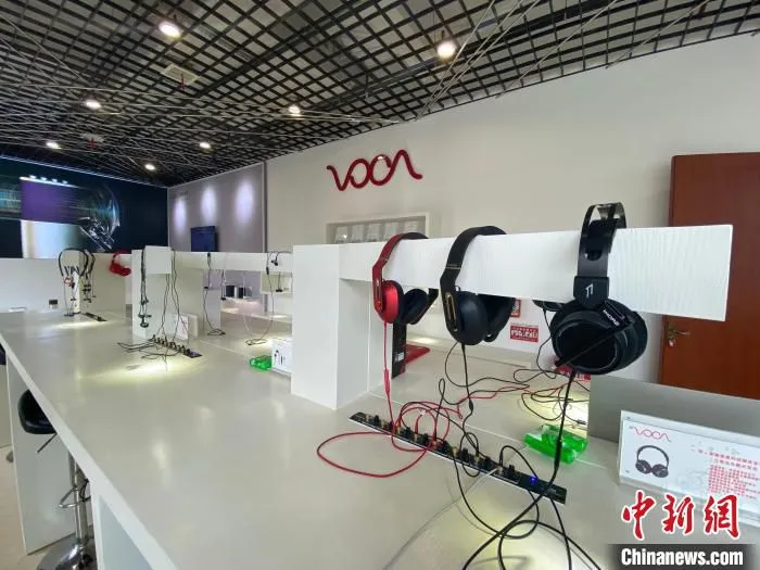 国声声学相关耳机产品。　王昊昊 摄
