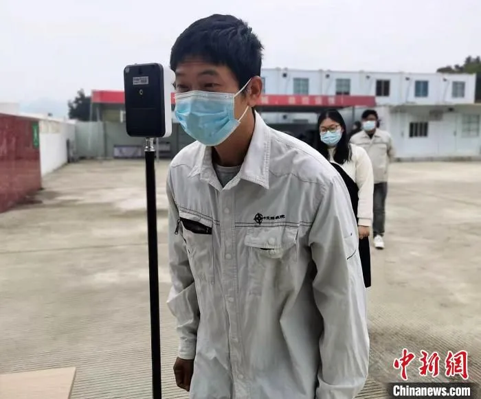 所有人员执行健康动态跟踪管理。　宁德市白马港市政公司 供图