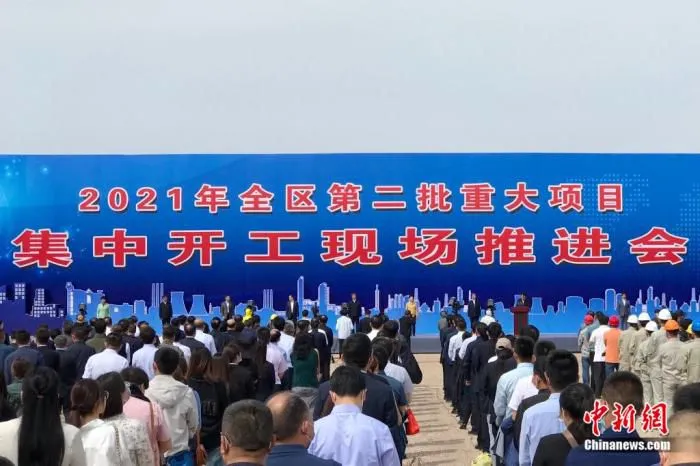 宁夏2021年第二批重大项目集中开工现场推进会现场。李泽阳 摄