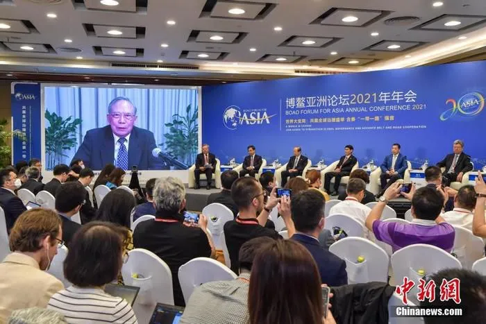 4月21日，博鳌亚洲论坛2021年年会举行“双循环的中国新发展格局”分论坛。图为博鳌亚洲论坛咨委会副主席、中国国务院原副总理曾培炎通过视频连线方式作主旨演讲。 中新社记者 骆云飞 摄