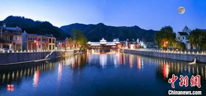 大堰镇一景。　董满永 摄
