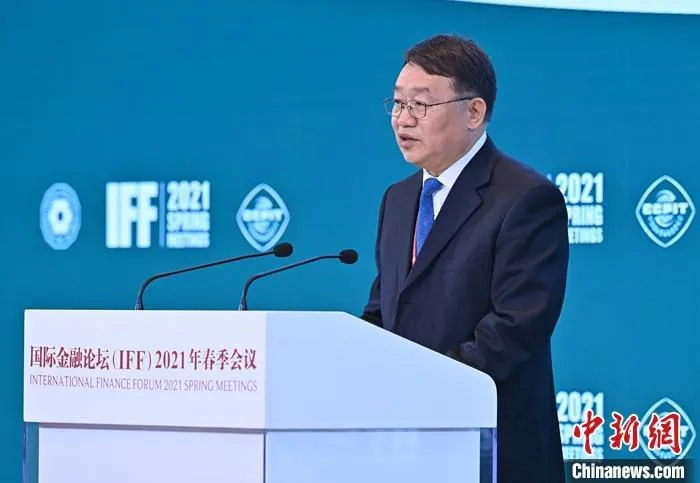 5月29日，中国银保监会副主席梁涛在北京参加国际金融论坛2021年春季会议时透露，2018年以来，中国金融领域共推出了50多项开放措施，大幅放宽金融业外资股比的限制，拓宽中外金融市场的合作领域，共批准新设各类外资银行保险机构100多家。　 中新社记者 侯宇 摄