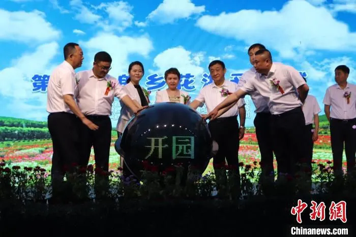 7月12日，伊春森工朗乡林业局公司第五届朗乡花海正式开园。　牛雷　摄