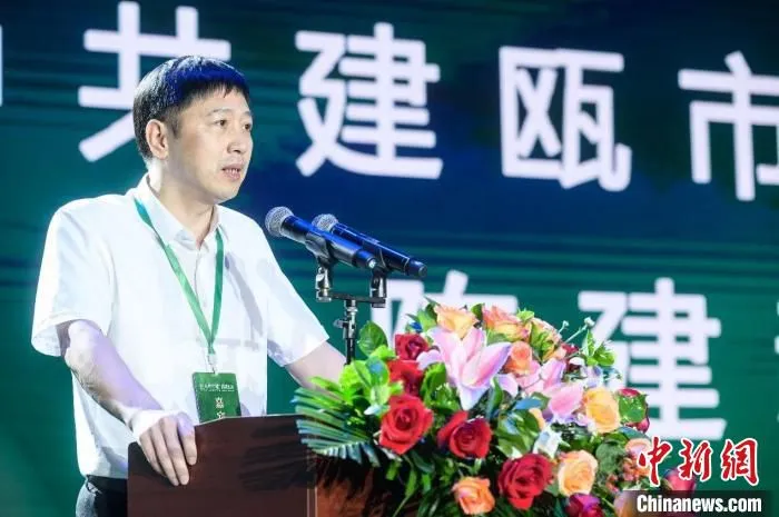 图为：建瓯市委书记陈建新致辞。　李南轩 摄