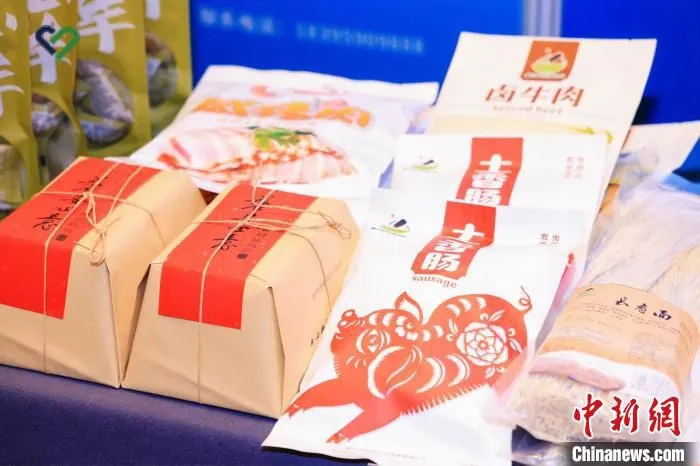 2021长三角地区农产品产销对接洽谈会现场。　穆道亮 摄