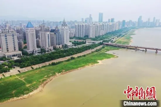 当前，位于长江中下游的江西省已进入主汛期。据江西水文等部门预测，今年江西省全年降雨偏多。(资料图) 刘占昆 摄