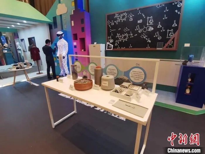山西将新材料列为转型发展的支柱产业，向新材料产业高端发起冲击。图为华阳集团新材料产品。　高瑞峰 摄