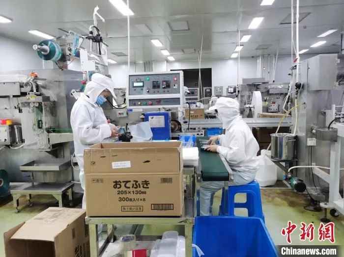 艾姆科技在苏州疫情期间生产如常未受影响，产量不降反增。　钟升 摄