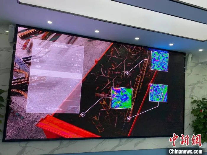 五米宽厚板厂智慧中心包含现场工业视频点约700个。　王昊昊 摄